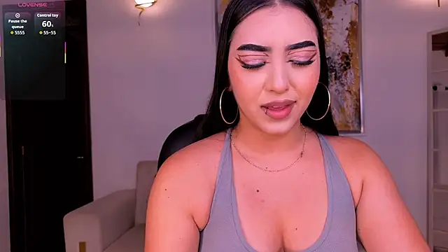 Snapshot of SophieLanne chatting on June 8, 12:03 am SophieLanne online show from June 8, 12:03 am