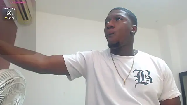 Snapshot of kingAlexander22 chatting on December 1, 11:37 am kingAlexander22 online show from December 1, 11:37 am