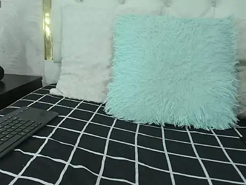 noa-camila online show from November 28, 12:30 pm