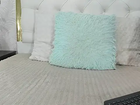 noa-camila online show from December 2, 12:32 pm