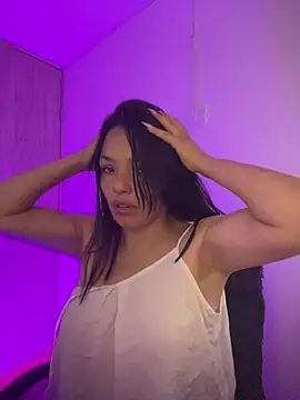 Snapshot of LaraDanverss chatting on December 15, 7:23 am LaraDanverss online show from December 15, 7:23 am