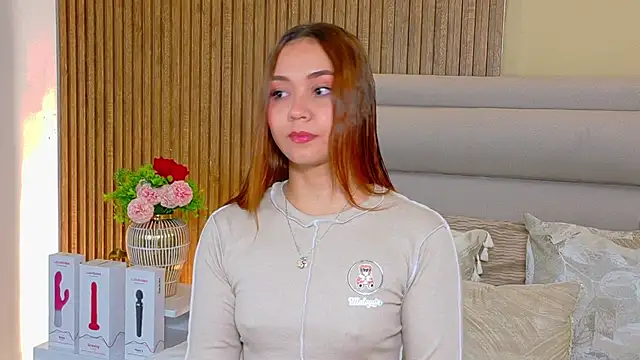 LondraBlush online show from June 9, 12:39 pm