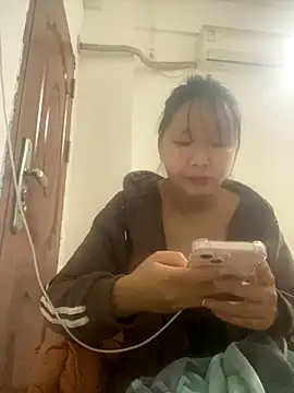 yiyi0316 online show from November 21, 4:49 pm