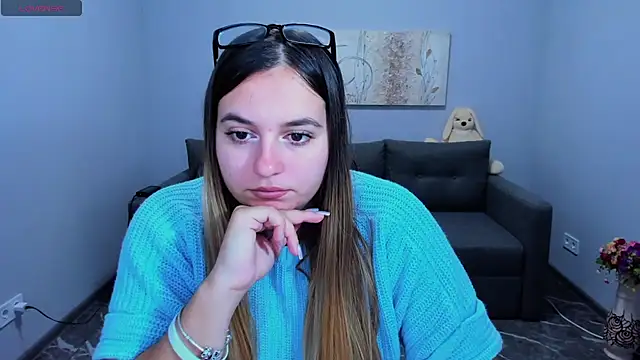 Maria Bond online show from December 4, 6:44 am