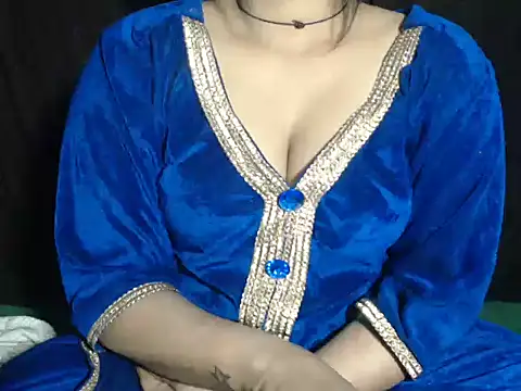 Snapshot of Queen_Bhanu chatting on January 13, 1:27 pm Queen Bhanu online show from January 13, 1:27 pm