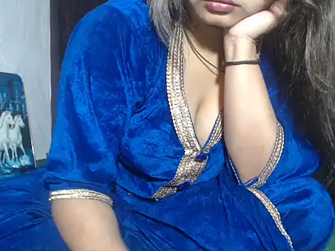 Snapshot of Queen_Bhanu chatting on January 19, 6:17 am Queen Bhanu online show from January 19, 6:17 am