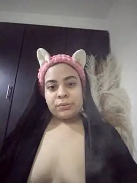 Monserrat J online show from December 3, 7:05 am