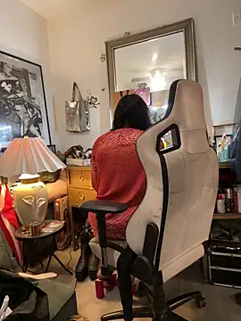 Motherbigbus online show from December 18, 1:33 am