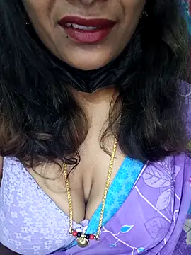 Snapshot of Premalatha_28 chatting on May 6, 3:28 pm Premalatha 28 online show from May 6, 3:28 pm