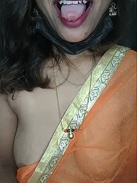 Snapshot of Premalatha_28 chatting on May 28, 6:05 pm Premalatha 28 online show from May 28, 6:05 pm