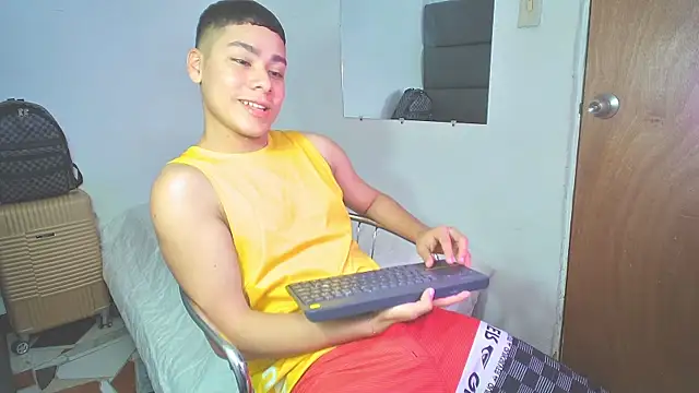 Lucastorrez01 online show from November 16, 4:45 pm