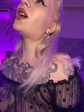 TeaseKitten online show from December 2, 1:05 pm