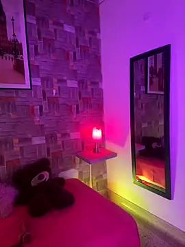 LilyPearl online show from November 19, 1:55 pm