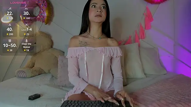 Snapshot of Sofi_vega77 chatting on June 13, 12:58 pm Sofi vega77 online show from June 13, 12:58 pm