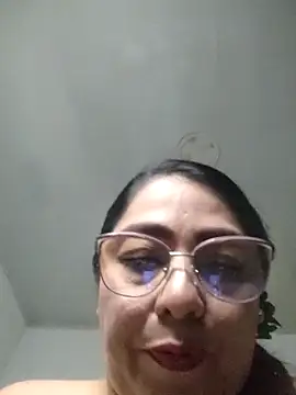   Nahomi online show from December 4, 8:39 pm