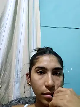 Snapshot of skinnyrox chatting on December 17, 4:18 am skinnyrox online show from December 17, 4:18 am