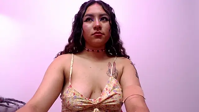 AMIE LEON online show from November 27, 3:30 am