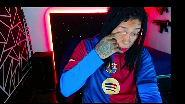 Snapshot of Zero-X9 chatting on November 22, 1:04 am Zero-X9 online show from November 22, 1:04 am