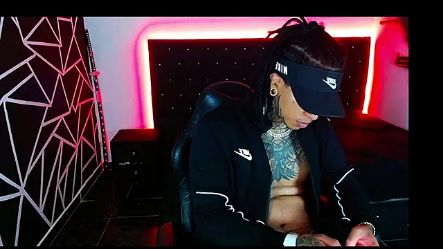 Snapshot of Zero-X9 chatting on November 23, 9:47 pm Zero-X9 online show from November 23, 9:47 pm