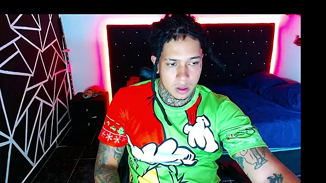 Snapshot of Zero-X9 chatting on December 13, 8:47 pm Zero-X9 online show from December 13, 8:47 pm