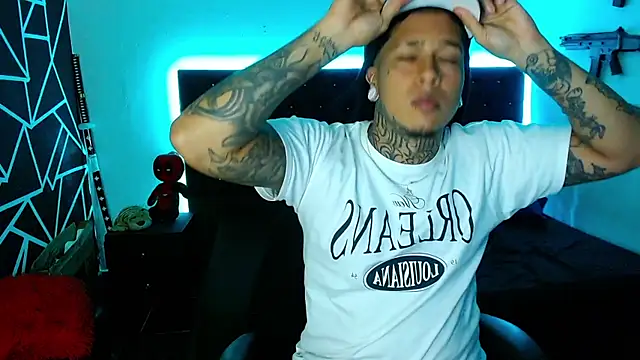 Snapshot of Zero-X9 chatting on February 10, 9:08 pm Zero-X9 online show from February 10, 9:08 pm