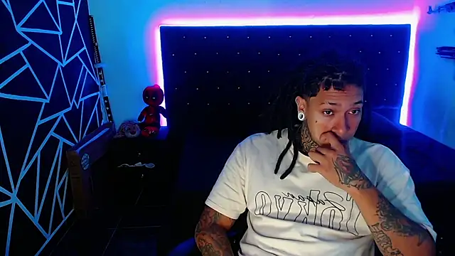 Snapshot of Zero-X9 chatting on February 15, 9:55 pm Zero-X9 online show from February 15, 9:55 pm