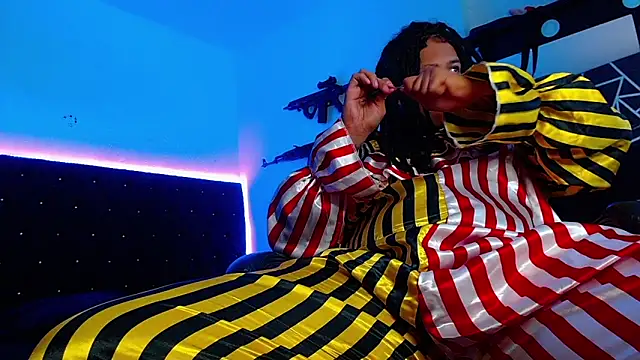 Snapshot of Zero-X9 chatting on February 20, 8:31 pm Zero-X9 online show from February 20, 8:31 pm