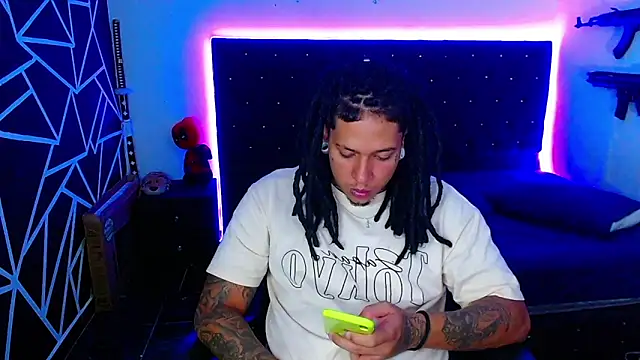 Snapshot of Zero-X9 chatting on February 22, 8:18 pm Zero-X9 online show from February 22, 8:18 pm