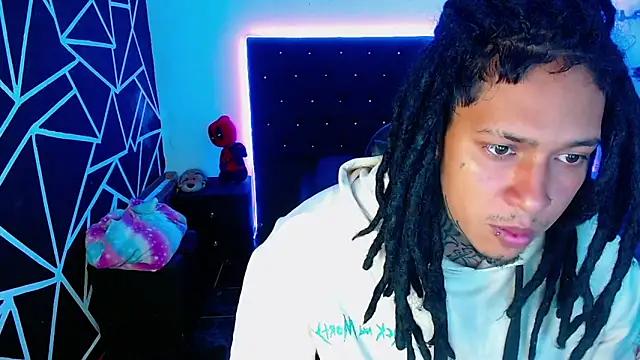 Snapshot of Zero-X9 chatting on February 24, 9:35 pm Zero-X9 online show from February 24, 9:35 pm