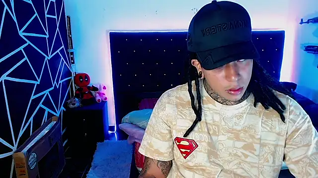 Snapshot of Zero-X9 chatting on March 26, 8:58 pm Zero-X9 online show from March 26, 8:58 pm