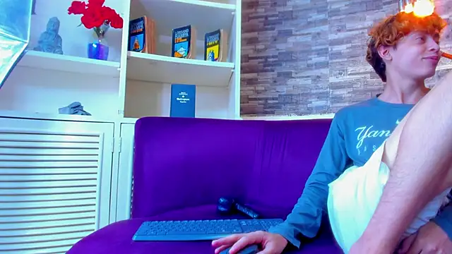 Snapshot of Twinkk_Guy chatting on November 24, 8:41 pm Twinkk Guy online show from November 24, 8:41 pm