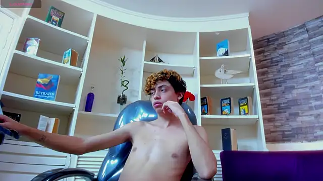 Snapshot of Twinkk_Guy chatting on November 28, 12:52 pm Twinkk Guy online show from November 28, 12:52 pm