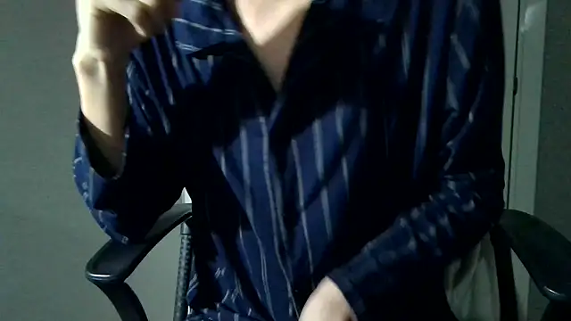 Snapshot of minhyuck001 chatting on November 23, 2:39 pm minhyuck001 online show from November 23, 2:39 pm