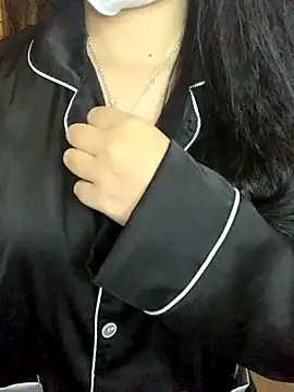 Hanni 22 online show from December 1, 12:21 pm