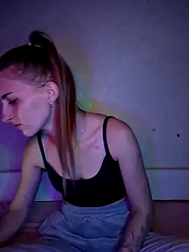 carolinakis  online show from February 22, 8:18 pm