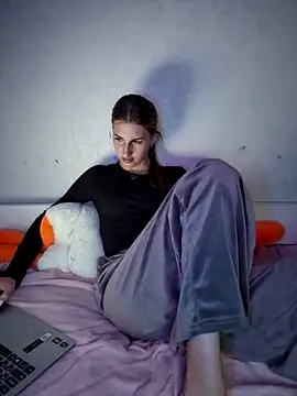 carolinakis  online show from March 10, 8:58 pm