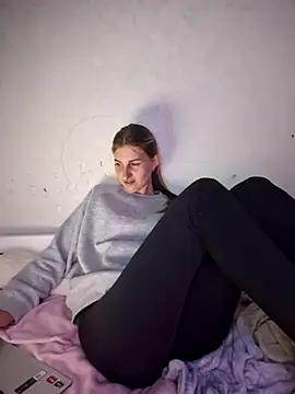 carolinakis  online show from March 15, 8:15 pm