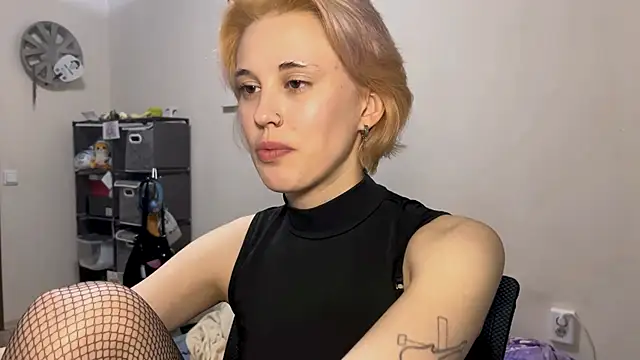 Snapshot of zxctoxic chatting on December 5, 4:36 pm zxctoxic online show from December 5, 4:36 pm