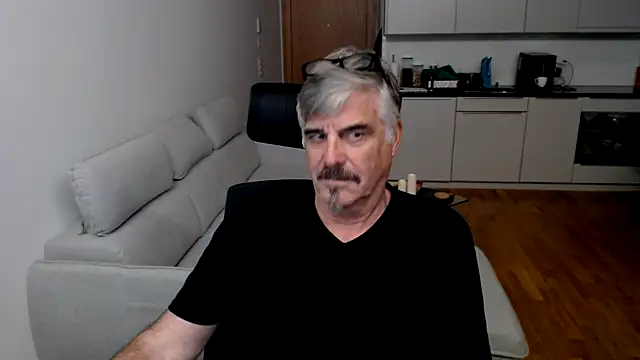 Snapshot of Buidapest chatting on December 13, 9:53 pm Buidapest online show from December 13, 9:53 pm