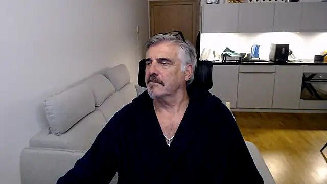 Snapshot of Buidapest chatting on December 15, 1:26 pm Buidapest online show from December 15, 1:26 pm