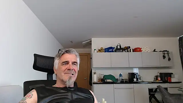 Buidapest online show from May 3, 2:45 pm