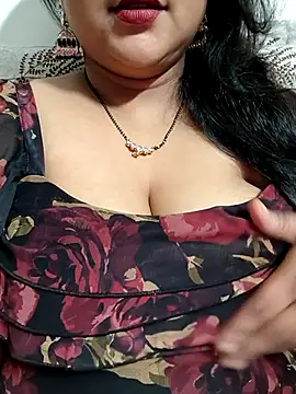 Winter XOXO online show from November 18, 6:45 pm