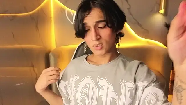 Snapshot of zoe_tp chatting on December 1, 8:03 pm zoe tp online show from December 1, 8:03 pm