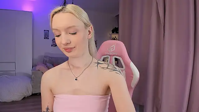 Tiffany Paw online show from February 25, 3:27 am