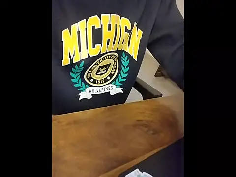 Snapshot of akshr1099 chatting on December 20, 11:50 am akshr1099 online show from December 20, 11:50 am