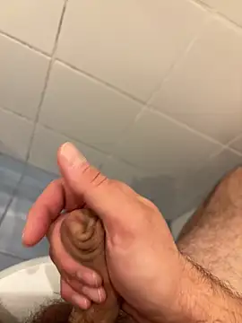 Snapshot of marc8876 chatting on November 17, 10:04 pm marc8876 online show from November 17, 10:04 pm