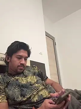 Snapshot of Jhonneeey chatting on December 17, 1:33 am Jhonneeey online show from December 17, 1:33 am