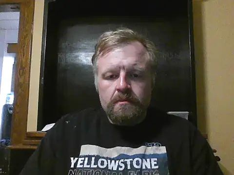 Snapshot of TheOneDonShaun chatting on May 4, 1:01 am TheOneDonShaun online show from May 4, 1:01 am