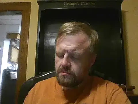 Snapshot of TheOneDonShaun chatting on May 22, 2:40 am TheOneDonShaun online show from May 22, 2:40 am