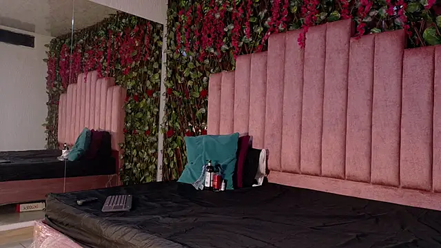 MiaJanss online show from December 1, 2:55 pm